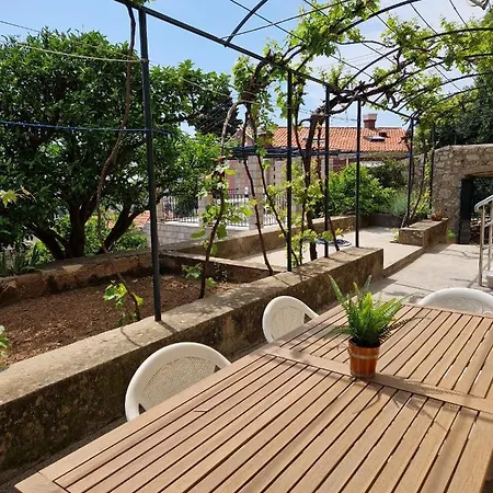 Vera Apartment