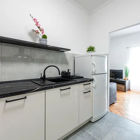 Vera Apartment
