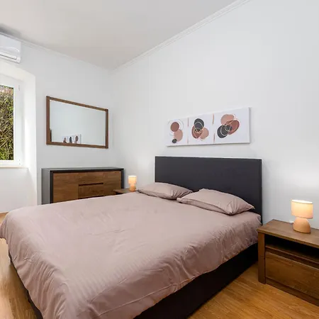 Vera Apartment